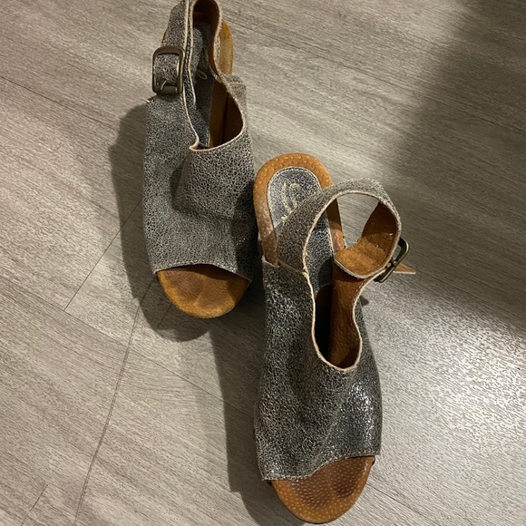 Heels - Picture 3 of 5